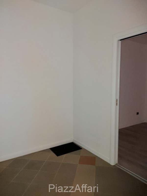 In Centro Storico a Piove di Sacco, situato strategicamente sotto al portico, proponiamo in affit...