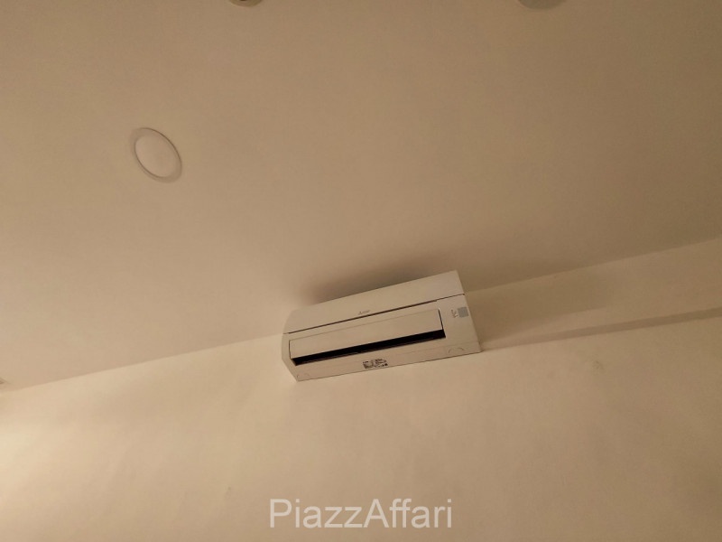 In Centro Storico a Piove di Sacco, situato strategicamente sotto al portico, proponiamo in affit...