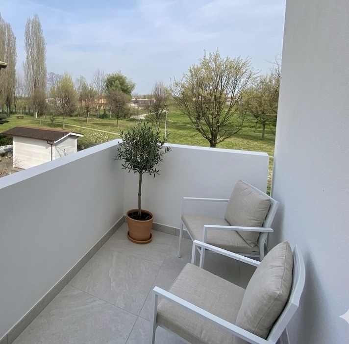 Scopri questa meravigliosa villetta a schiera di testa, situata nel cuore di Bolzano Vicentino, u...