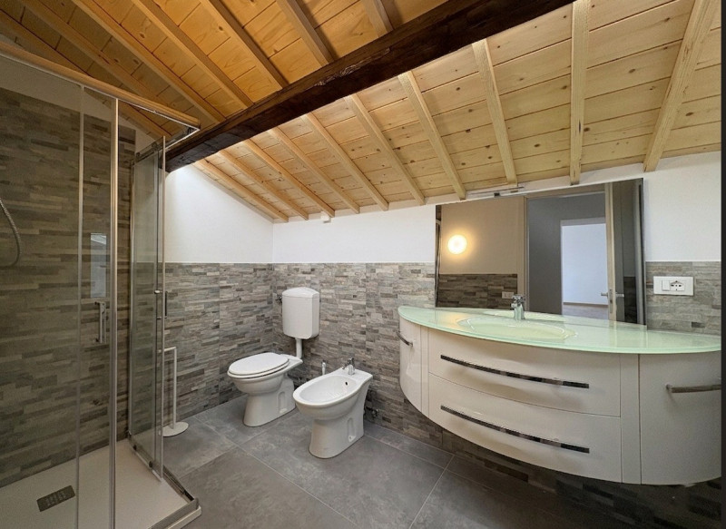 Nel cuore della frazione di Zovon di Vò, proponiamo in vendita una splendida casa singola complet...