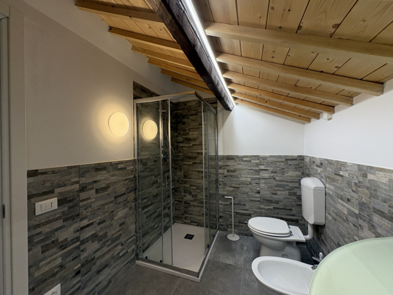 Nel cuore della frazione di Zovon di Vò, proponiamo in vendita una splendida casa singola complet...