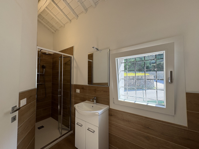 Nel cuore della frazione di Zovon di Vò, proponiamo in vendita una splendida casa singola complet...