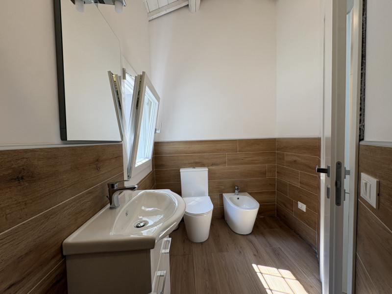 Nel cuore della frazione di Zovon di Vò, proponiamo in vendita una splendida casa singola complet...