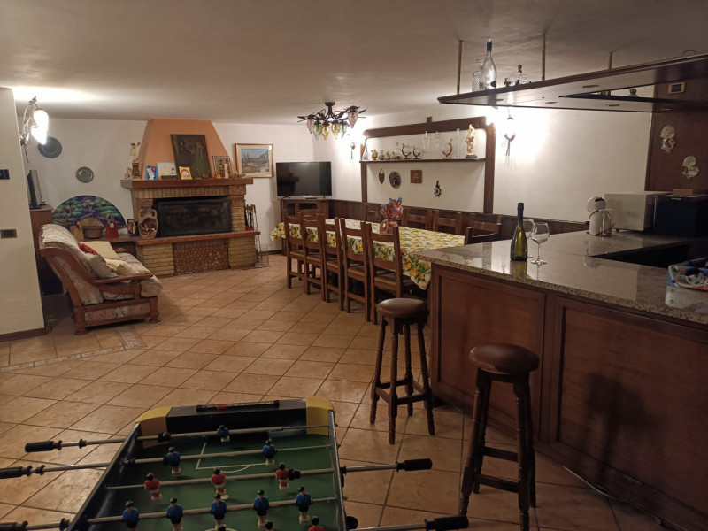 Scoprite questa affascinante villa singola situata nel tranquillo comune di Ponte San Nicolò, nel...