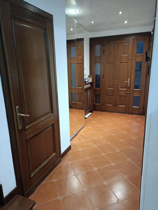 Scoprite questa affascinante villa singola situata nel tranquillo comune di Ponte San Nicolò, nel...