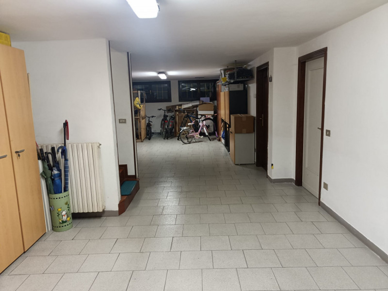 Scoprite questa affascinante villa singola situata nel tranquillo comune di Ponte San Nicolò, nel...