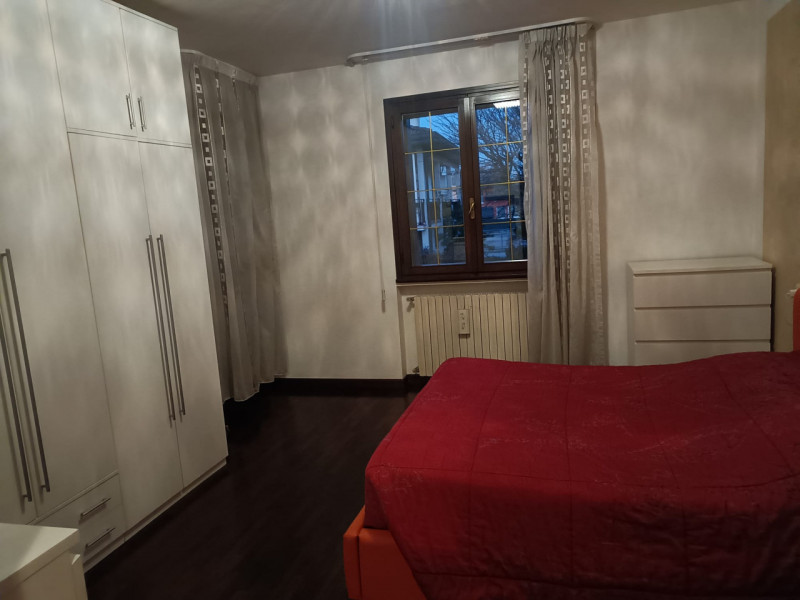 Scoprite questa affascinante villa singola situata nel tranquillo comune di Ponte San Nicolò, nel...