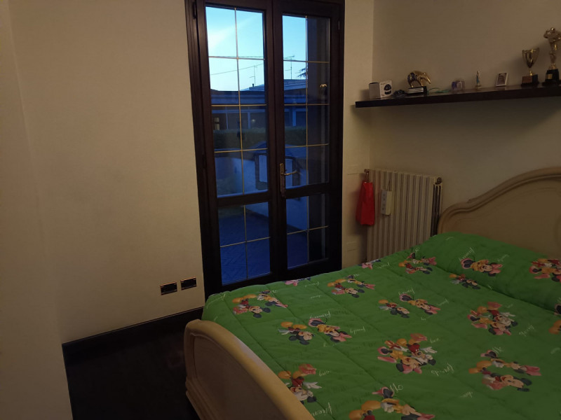 Scoprite questa affascinante villa singola situata nel tranquillo comune di Ponte San Nicolò, nel...