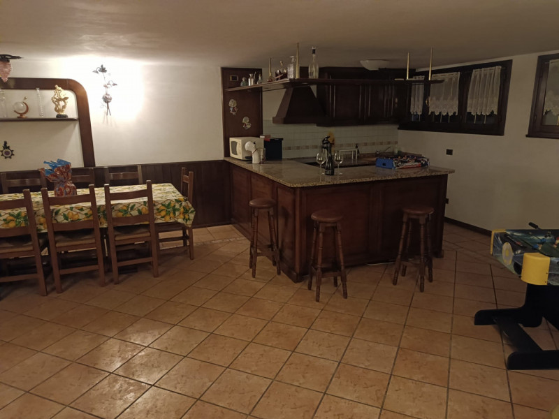 Scoprite questa affascinante villa singola situata nel tranquillo comune di Ponte San Nicolò, nel...