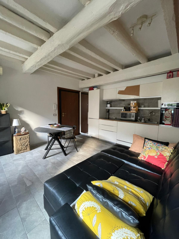 In Centro storico di Padova proponiamo un appartamento situato al piano terra di un'elegante  pal...