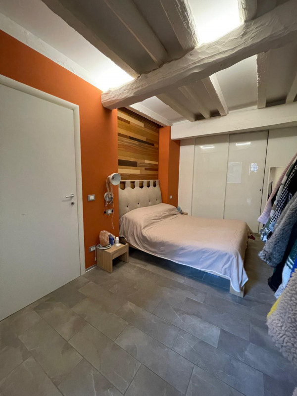 In Centro storico di Padova proponiamo un appartamento situato al piano terra di un'elegante  pal...