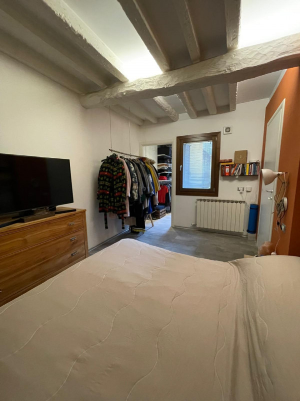 In Centro storico di Padova proponiamo un appartamento situato al piano terra di un'elegante  pal...