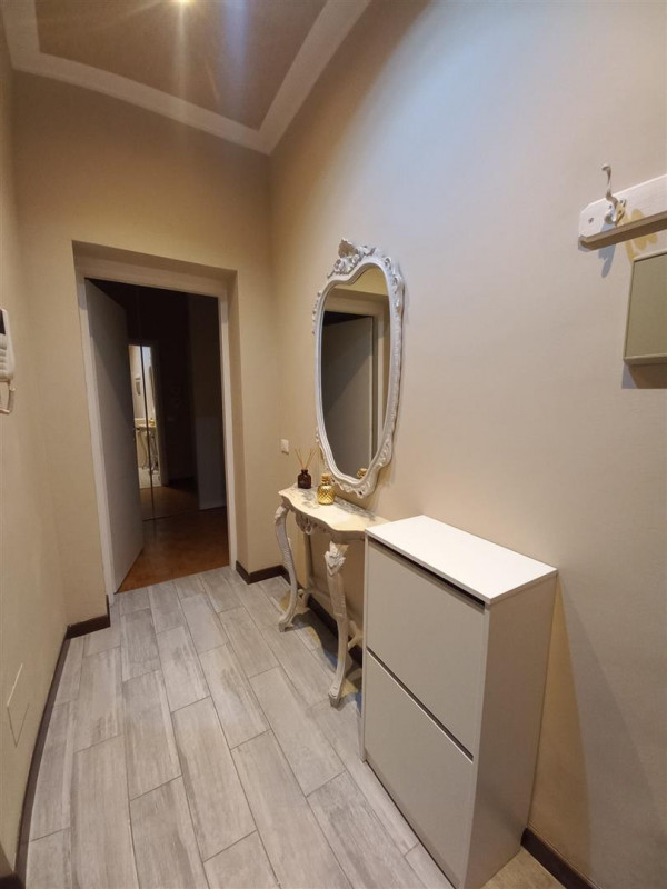 VICENZA, PIAZZA DEI SIGNORI: ELEGANTE MIDI APPARTAMENTO ARREDATO. CONSEGNA IMMEDIATA. CANONE MENS...