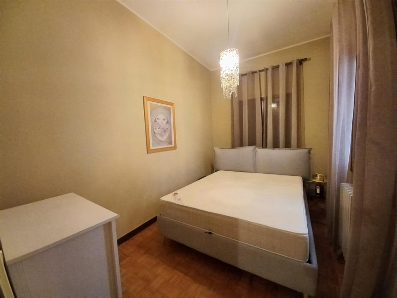 VICENZA, PIAZZA DEI SIGNORI: ELEGANTE MIDI APPARTAMENTO ARREDATO. CONSEGNA IMMEDIATA. CANONE MENS...