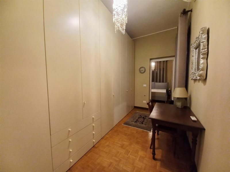 VICENZA, PIAZZA DEI SIGNORI: ELEGANTE MIDI APPARTAMENTO ARREDATO. CONSEGNA IMMEDIATA. CANONE MENS...