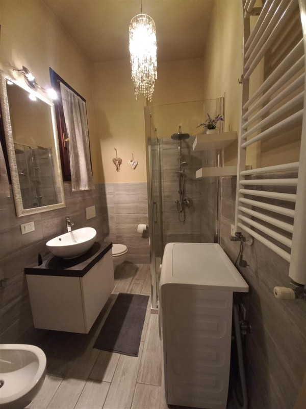 VICENZA, PIAZZA DEI SIGNORI: ELEGANTE MIDI APPARTAMENTO ARREDATO. CONSEGNA IMMEDIATA. CANONE MENS...