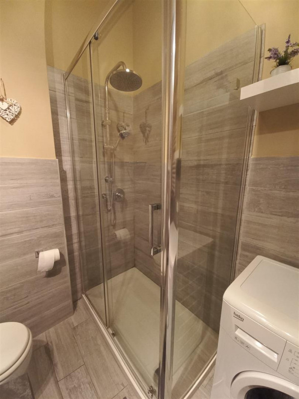 VICENZA, PIAZZA DEI SIGNORI: ELEGANTE MIDI APPARTAMENTO ARREDATO. CONSEGNA IMMEDIATA. CANONE MENS...