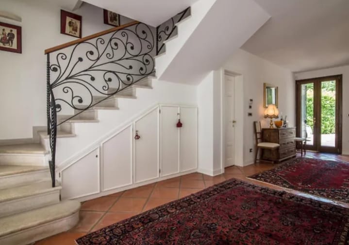 TEOLO - Situata sulla sommità di una dolce collinetta, questa splendida villa veneta offre un'esp...