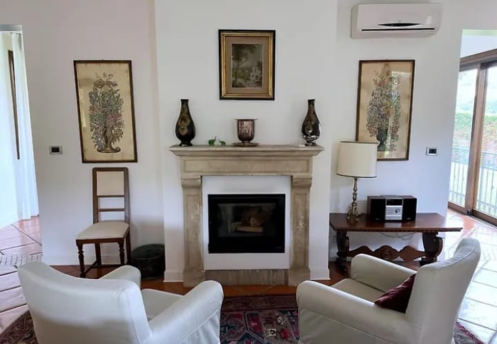 TEOLO - Situata sulla sommità di una dolce collinetta, questa splendida villa veneta offre un'esp...