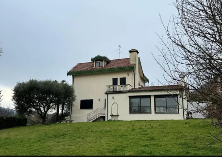 TEOLO - Situata sulla sommità di una dolce collinetta, questa splendida villa veneta offre un'esp...