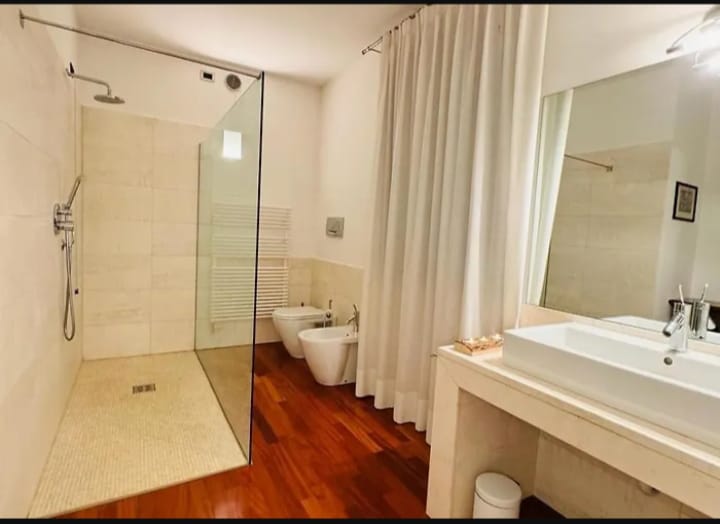 TEOLO - Situata sulla sommità di una dolce collinetta, questa splendida villa veneta offre un'esp...