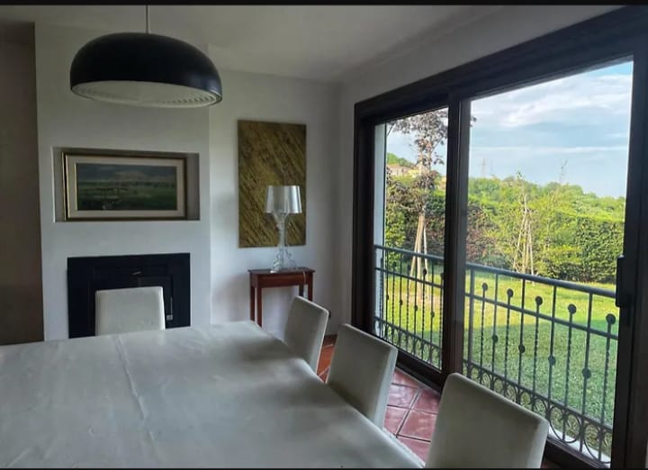 TEOLO - Situata sulla sommità di una dolce collinetta, questa splendida villa veneta offre un'esp...