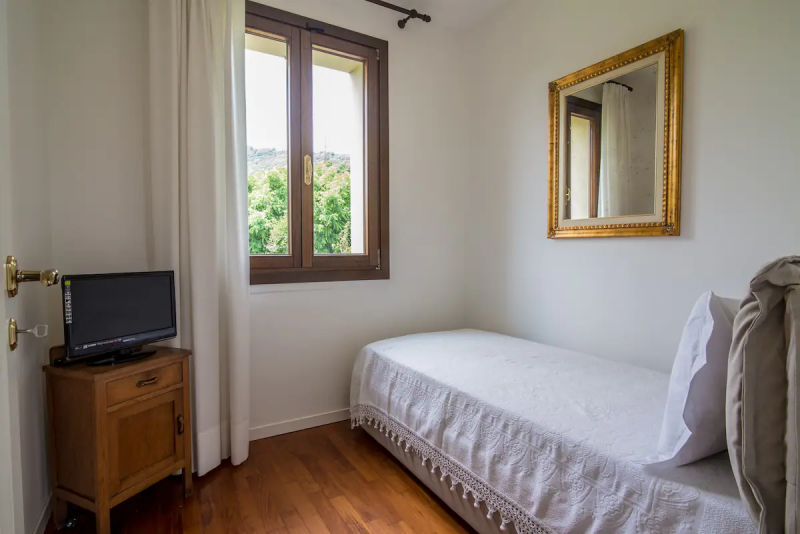 TEOLO - Situata sulla sommità di una dolce collinetta, questa splendida villa veneta offre un'esp...