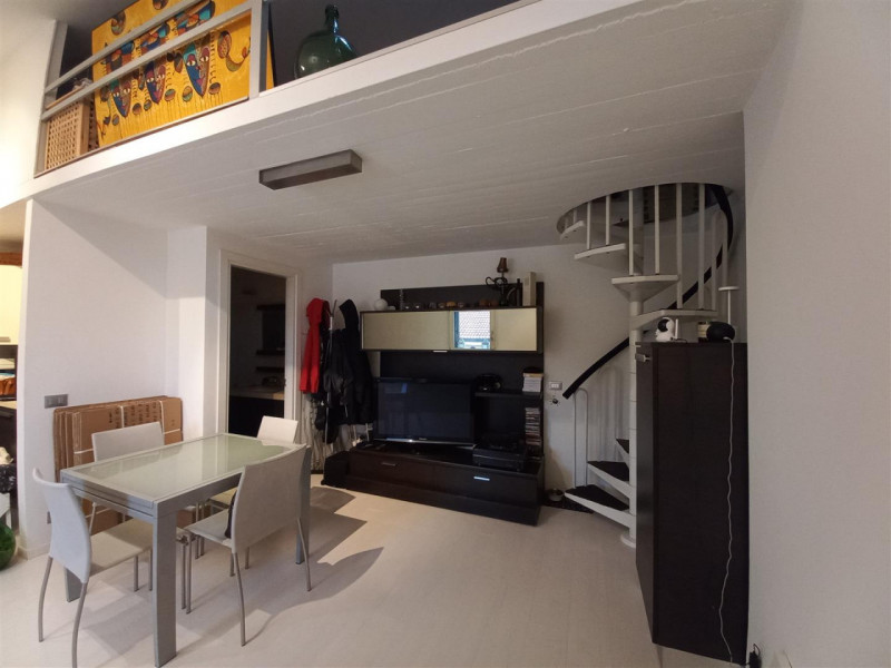 VICENZA, CENTRO STORICO (NO ZTL): MINI ULTIMO PIANO SU DUE LIVELLI ARREDATO, LIBERO 01/05/2026. C...