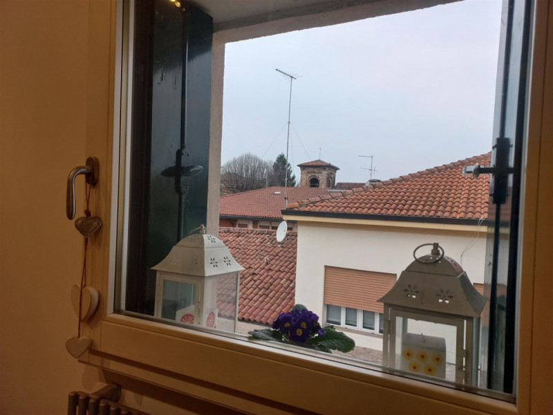 VICENZA, CENTRO STORICO (NO ZTL): MINI ULTIMO PIANO SU DUE LIVELLI ARREDATO, LIBERO 01/05/2026. C...