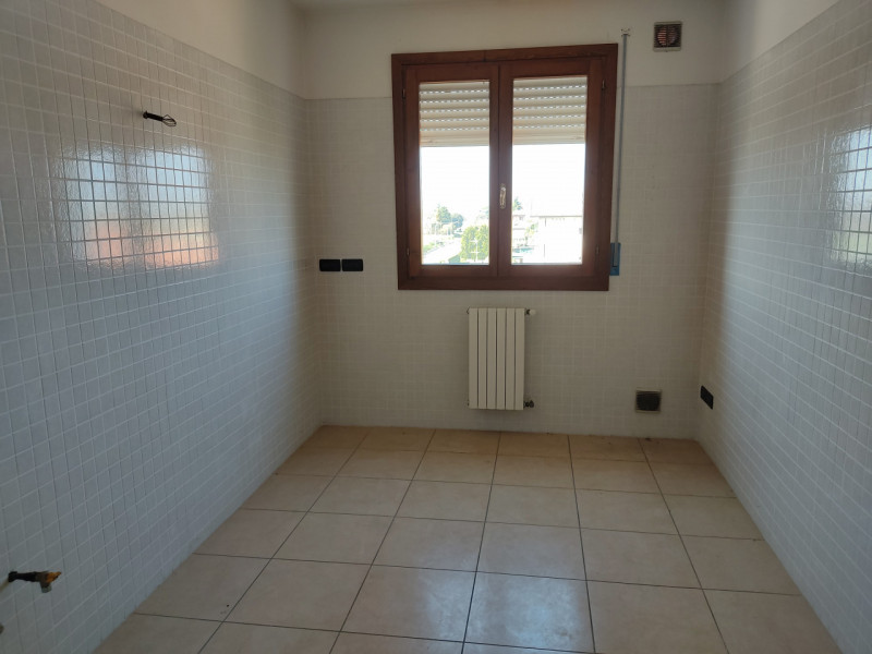 SELVAZZANO DENTRO - CASALLE: Ti presentiamo un'opportunità imperdibile per acquistare un elegante...