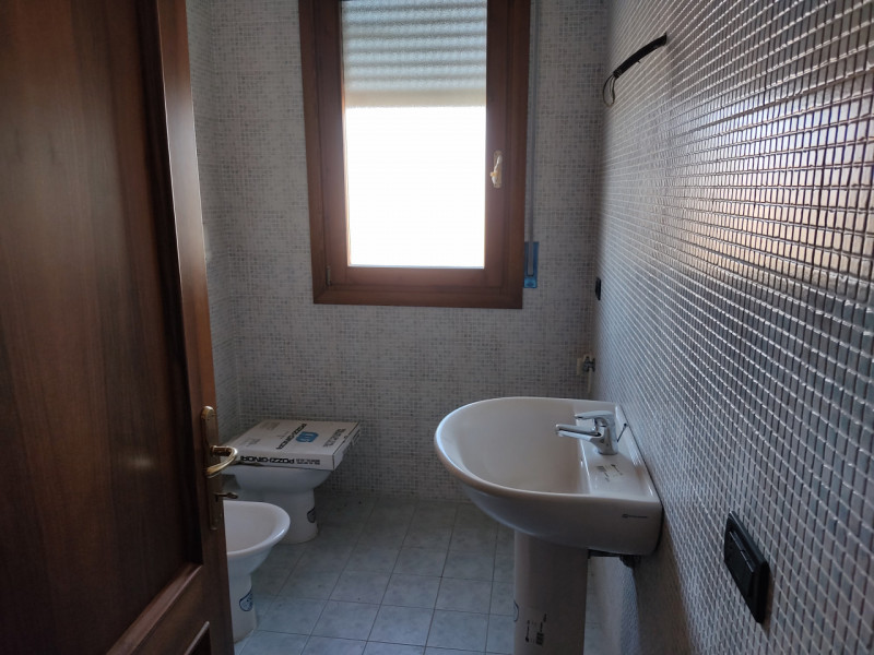 SELVAZZANO DENTRO - CASALLE: Ti presentiamo un'opportunità imperdibile per acquistare un elegante...