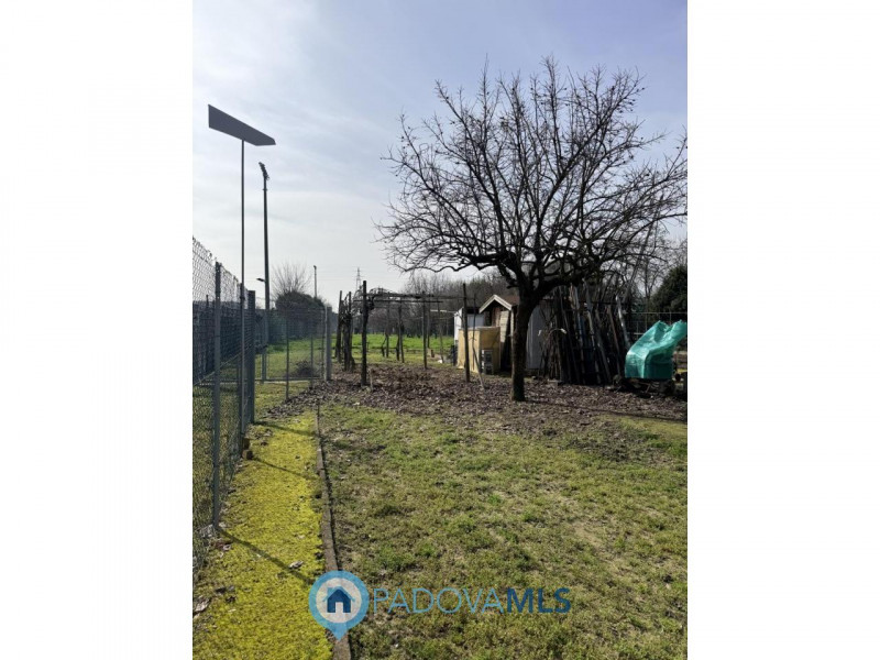 Immobile in esclusiva al Gruppo Padova MLS
Nel cuore del quartiere residenziale di Camin, a pochi...