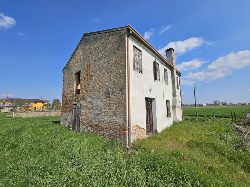 Proponiamo in vendita terreno agricolo di circa 7.990 mq situato nel comune di Ponso, frazione di...