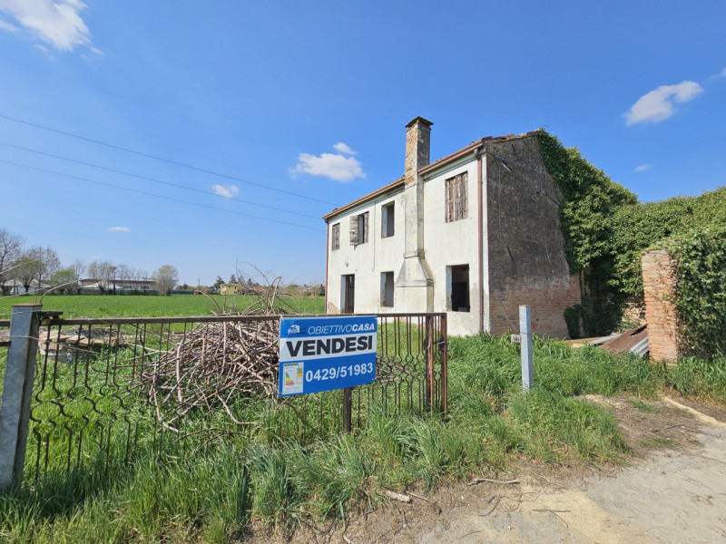 Proponiamo in vendita terreno agricolo di circa 7.990 mq situato nel comune di Ponso, frazione di...