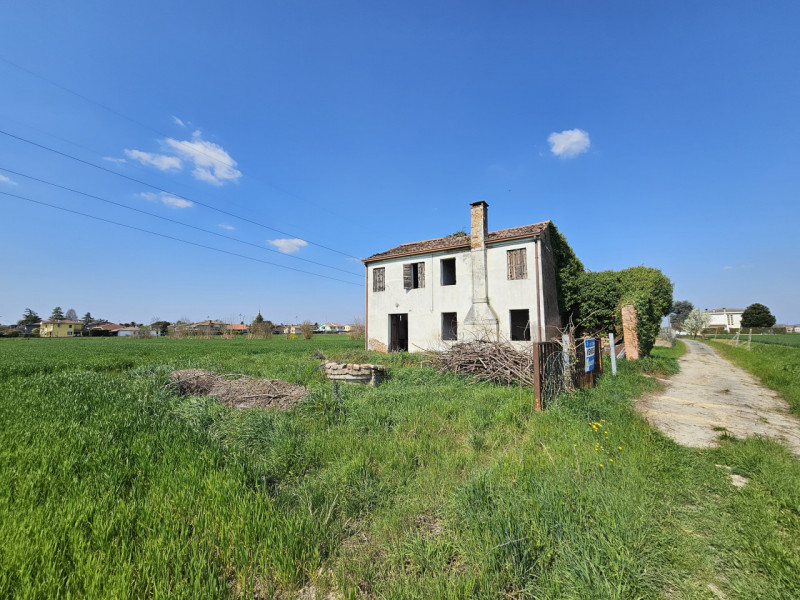 Proponiamo in vendita terreno agricolo di circa 7.990 mq situato nel comune di Ponso, frazione di...