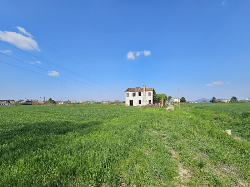 Proponiamo in vendita terreno agricolo di circa 7.990 mq situato nel comune di Ponso, frazione di...