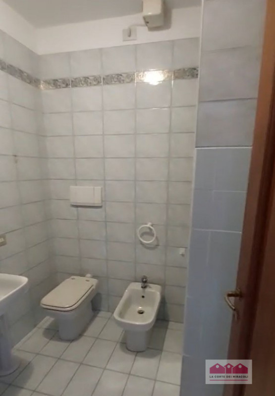 SAN BORTOLO: MINI SILENZIOSO ARREDATO, COMPOSTO DA SOGGIORNO CON ANGOLO COTTURA, BAGNO CON DOCCIA...