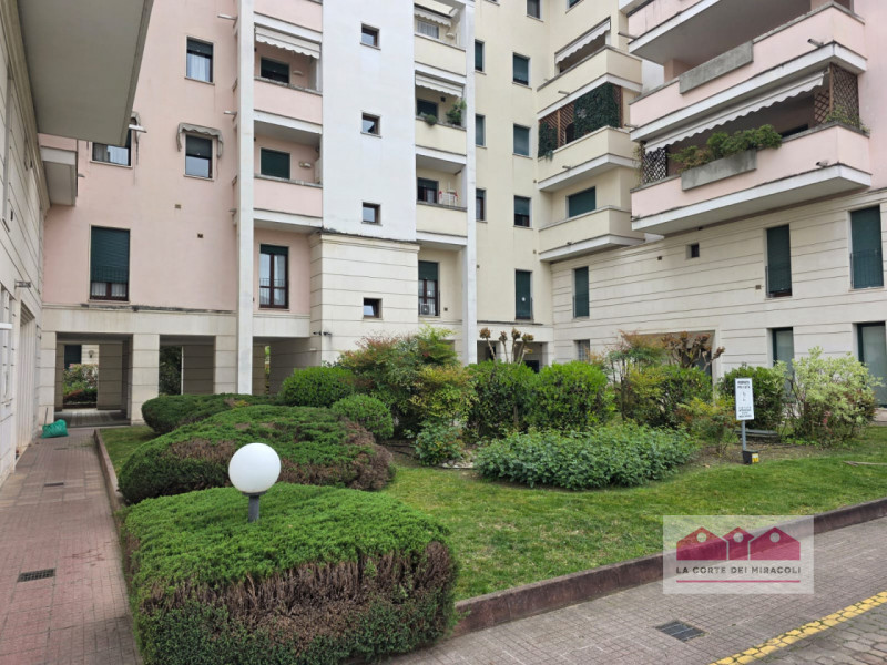 SAN BORTOLO: MINI SILENZIOSO ARREDATO, COMPOSTO DA SOGGIORNO CON ANGOLO COTTURA, BAGNO CON DOCCIA...