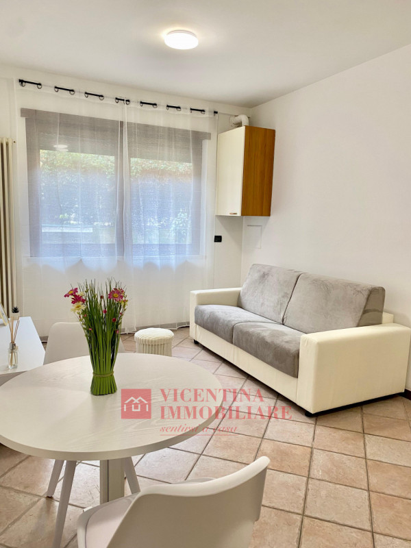 VICENZA- Via Pasi: a due passi dall'ospedale e dall'istituto Rossi, affittiamo questo curato MONO...