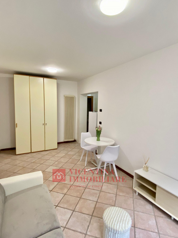 VICENZA- Via Pasi: a due passi dall'ospedale e dall'istituto Rossi, affittiamo questo curato MONO...