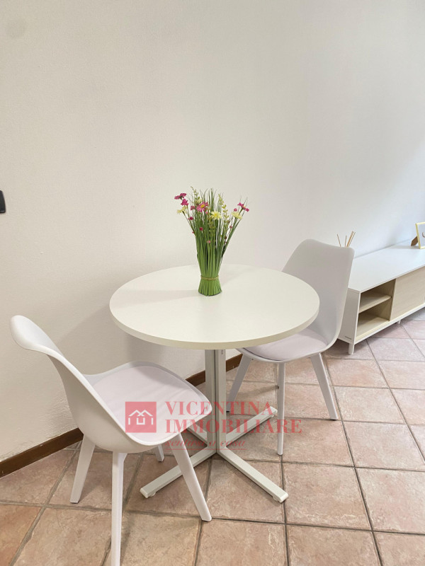 VICENZA- Via Pasi: a due passi dall'ospedale e dall'istituto Rossi, affittiamo questo curato MONO...