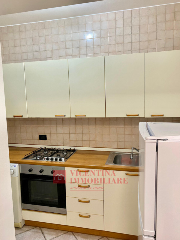 VICENZA- Via Pasi: a due passi dall'ospedale e dall'istituto Rossi, affittiamo questo curato MONO...