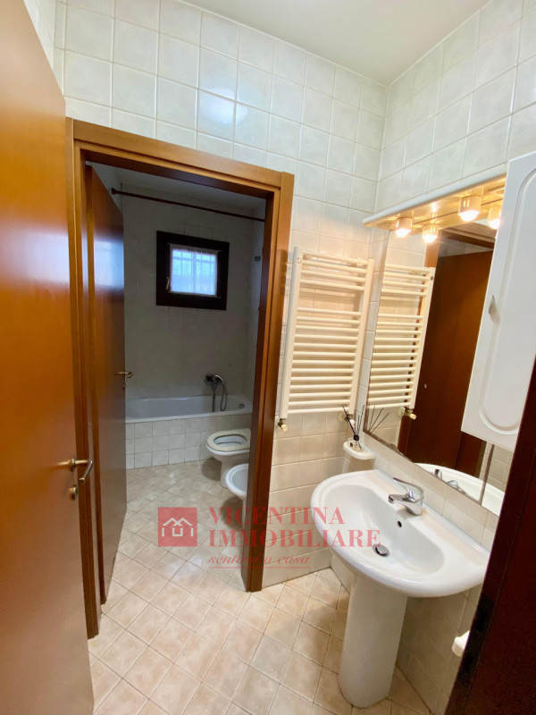 VICENZA- Via Pasi: a due passi dall'ospedale e dall'istituto Rossi, affittiamo questo curato MONO...