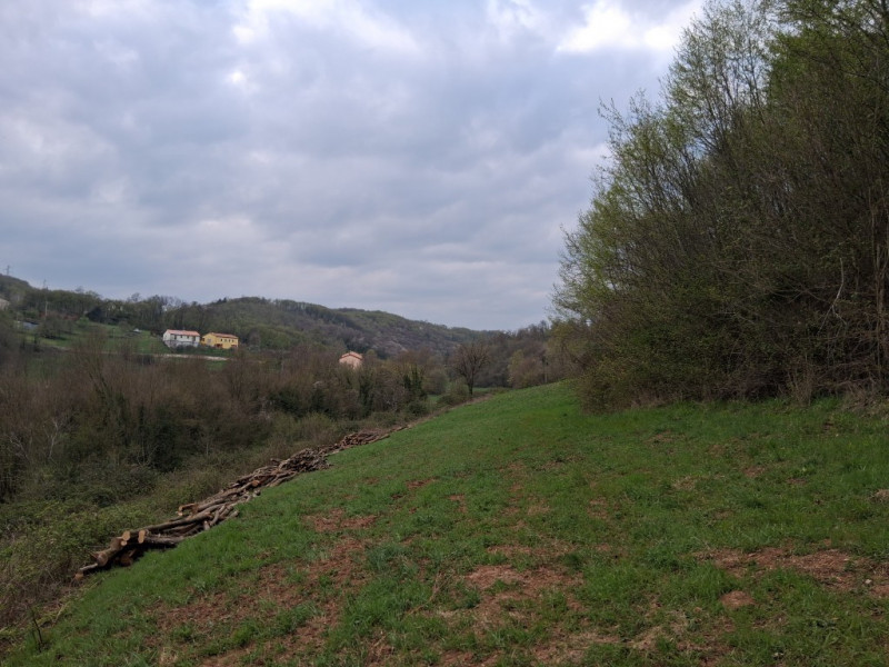 Perchè consigliamo l'acquisto di questo terreno? Per almeno questi cinque motivi: 
1. Spazio e pr...