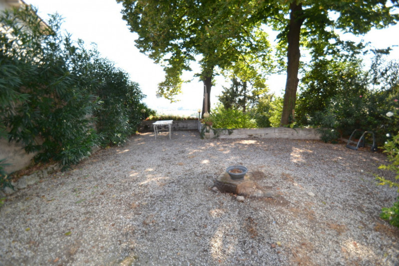 In una delle zone più richieste di Creazzo, immersa nella tranquillità della collina ma comodissi...
