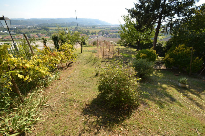 In una delle zone più richieste di Creazzo, immersa nella tranquillità della collina ma comodissi...