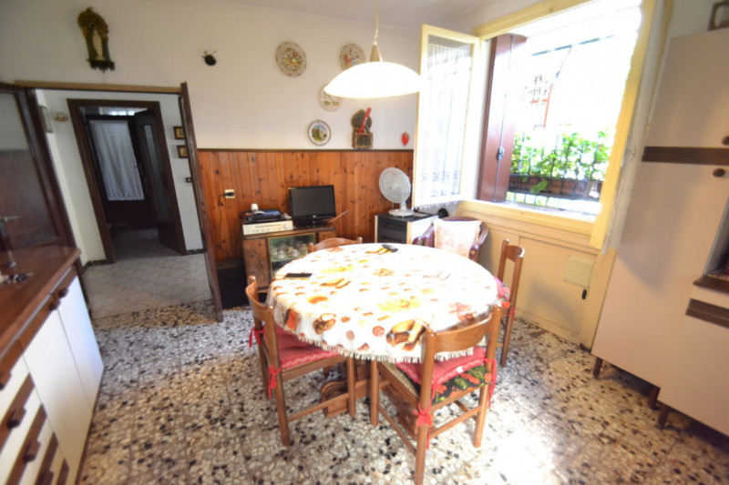 In una delle zone più richieste di Creazzo, immersa nella tranquillità della collina ma comodissi...