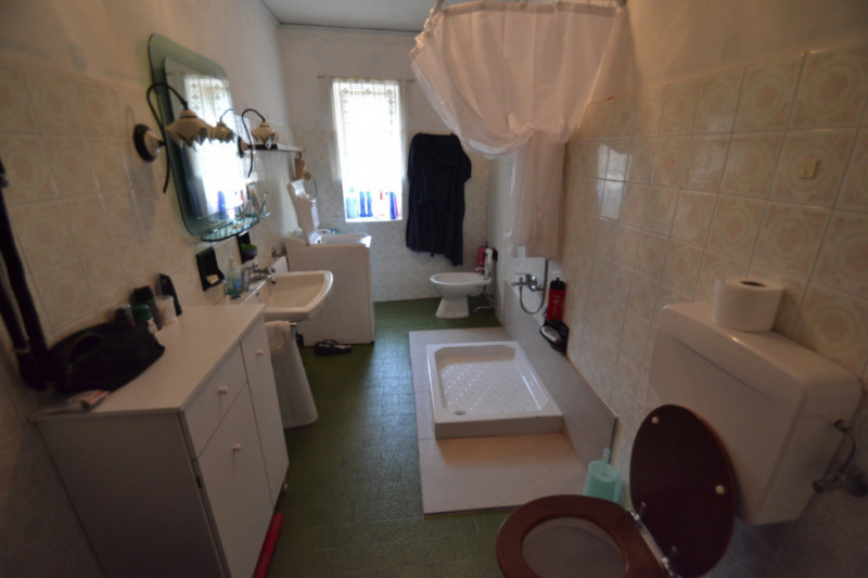 In una delle zone più richieste di Creazzo, immersa nella tranquillità della collina ma comodissi...