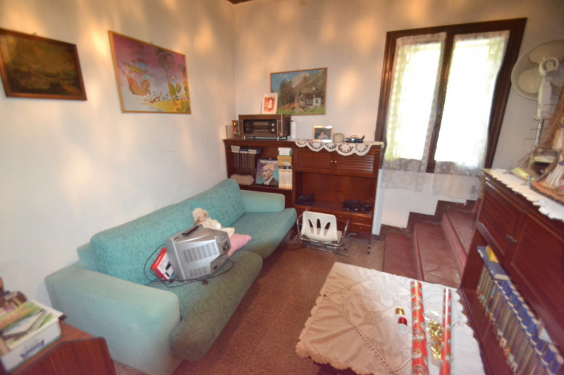 In una delle zone più richieste di Creazzo, immersa nella tranquillità della collina ma comodissi...