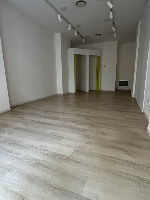 ZONA PEDONALE CENTRO STORICO - VIA ALTINATE. NEGOZIO CON AMPIA VETRINA FRONTE STRADA DI FORTE PAS...